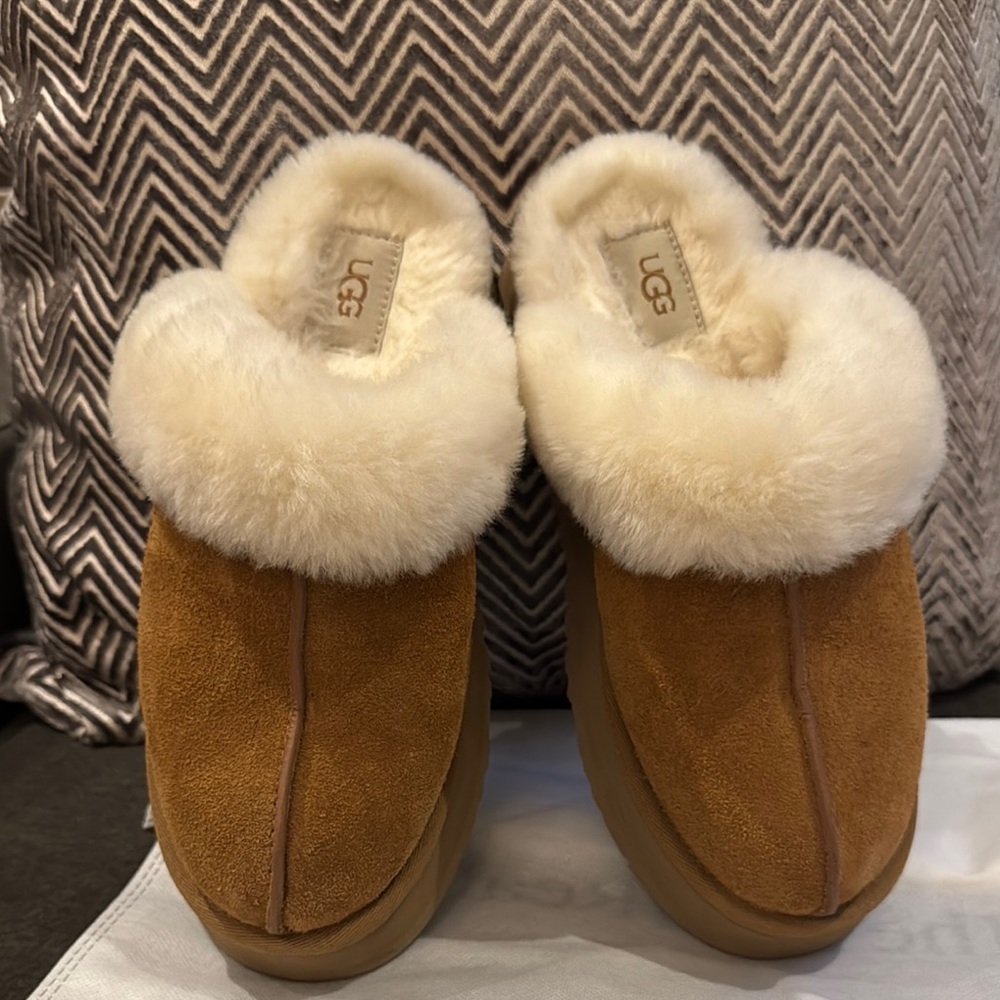 UGG Tan Cream Sheepskin Slippers Moccasin Style